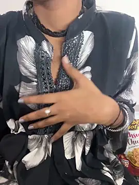 Snapshot of tanisha-2005 chatting on 11-11-25, 05:13 tanisha-2005 online show from 11-11-25, 05:13