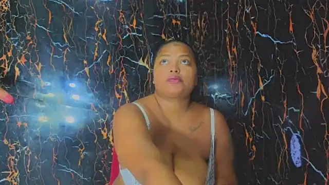 Snapshot of Cristal_hott1 chatting on 03-20-26, 12:43 Cristal hott1 online show from 03-20-26, 12:43