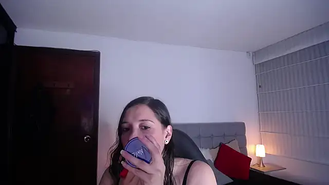 Snapshot of Agatha_bellucci_ chatting on 10-31-25, 04:19 Agatha bellucci online show from 10-31-25, 04:19