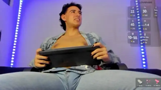 Snapshot of Alexxx_savage chatting on 11-12-25, 04:24 Alexxx savage online show from 11-12-25, 04:24