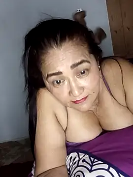 Snapshot of linda_luna29 chatting on 09-18-25, 01:51 linda luna29 online show from 09-18-25, 01:51