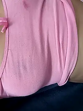 Snapshot of linda_luna29 chatting on 10-19-25, 06:08 linda luna29 online show from 10-19-25, 06:08