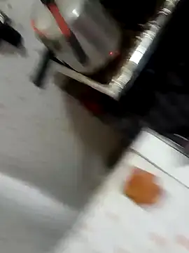 Snapshot of linda_luna29 chatting on 10-25-25, 03:51 linda luna29 online show from 10-25-25, 03:51