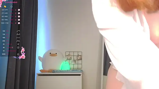 Snapshot of roxydolll chatting on 06-17-26, 02:03 roxydolll online show from 06-17-26, 02:03