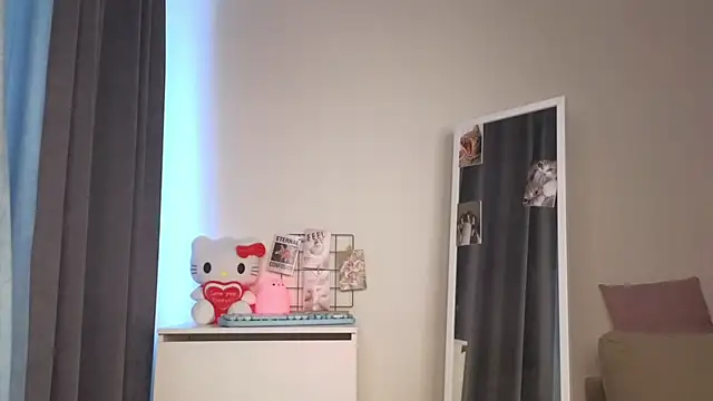 Snapshot of roxydolll chatting on 06-22-26, 02:02 roxydolll online show from 06-22-26, 02:02