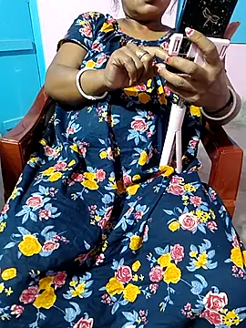 Snapshot of Cute-Swewty chatting on 10-15-25, 01:22 Cute-Swewty online show from 10-15-25, 01:22