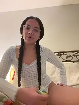 Snapshot of vixxnovalee chatting on 02-18-26, 07:15 vixxnovalee online show from 02-18-26, 07:15