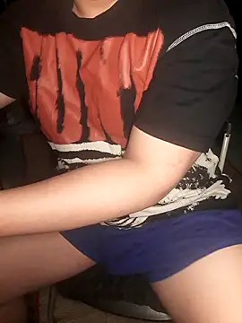 Snapshot of MinhTuan2002 chatting on 10-26-25, 12:27 MinhTuan2002 online show from 10-26-25, 12:27