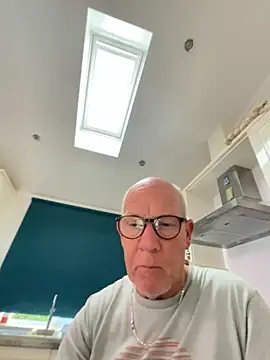 Snapshot of philefc chatting on 10-29-25, 11:23 philefc online show from 10-29-25, 11:23