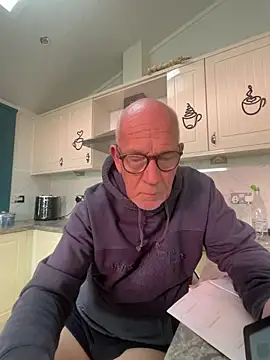 Snapshot of philefc chatting on 11-12-25, 12:49 philefc online show from 11-12-25, 12:49