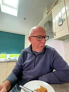 Snapshot of philefc chatting on 11-14-25, 11:42 philefc online show from 11-14-25, 11:42