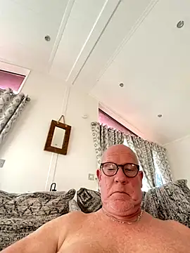 Snapshot of philefc chatting on 11-23-25, 01:44 philefc online show from 11-23-25, 01:44