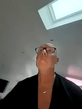 Snapshot of philefc chatting on 12-03-25, 03:43 philefc online show from 12-03-25, 03:43