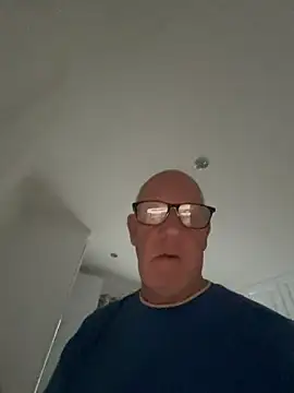 Snapshot of philefc chatting on 12-18-25, 01:39 philefc online show from 12-18-25, 01:39