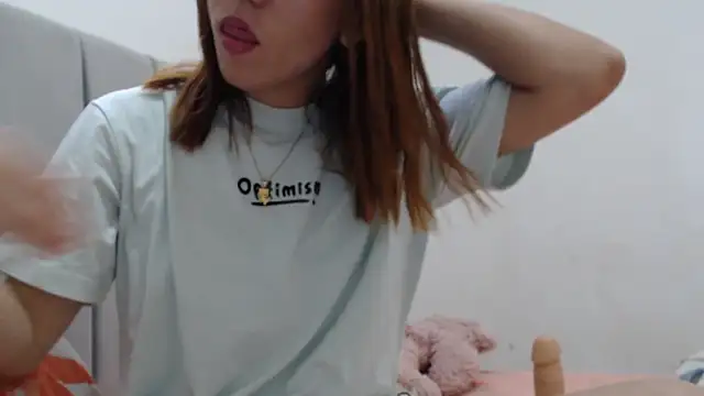 Snapshot of Dolly_Peach_ chatting on 02-17-26, 05:52 Dolly Peach online show from 02-17-26, 05:52