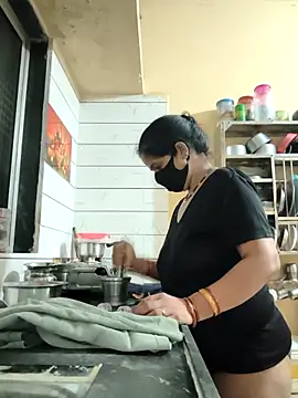 Snapshot of Gk_99999 chatting on 03-11-26, 01:00 Gk 99999 online show from 03-11-26, 01:00