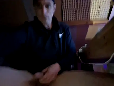 kompiee online show from 10-23-25, 04:01