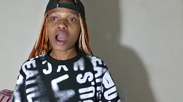 SexyBitchx01 online show from 10-25-25, 05:30