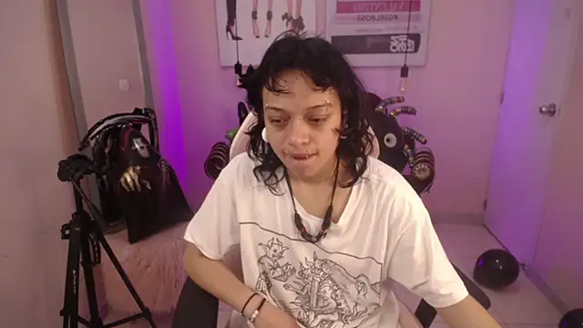 LadyWawy online show from 10-19-25, 01:56
