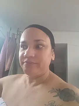 ROOSEQUEEN online show from 11-28-25, 04:09