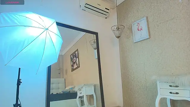 Miladiosa online show from 12-14-25, 12:10