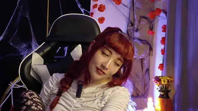 Snapshot of lunnaa_ chatting on 10-29-25, 04:59 lunnaa online show from 10-29-25, 04:59