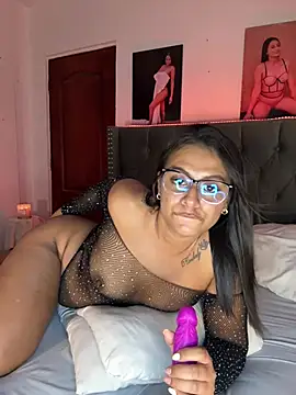 Snapshot of ema_zoe chatting on 01-16-26, 12:03 ema zoe online show from 01-16-26, 12:03