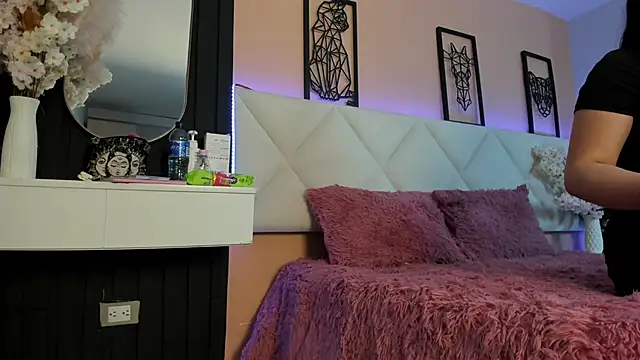 veronica hill  online show from 09-09-25, 03:17