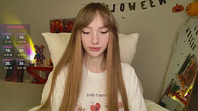 Snapshot of Lunainnk chatting on 11-02-25, 11:29 Lunainnk online show from 11-02-25, 11:29