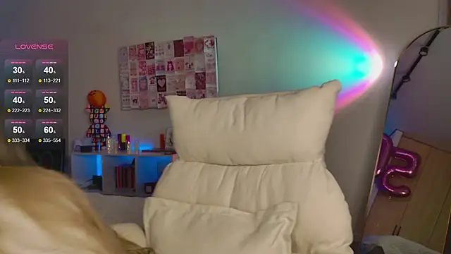 Snapshot of Lunainnk chatting on 11-15-25, 01:47 Lunainnk online show from 11-15-25, 01:47