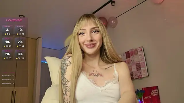 Snapshot of Lunainnk chatting on 12-04-25, 12:20 Lunainnk online show from 12-04-25, 12:20