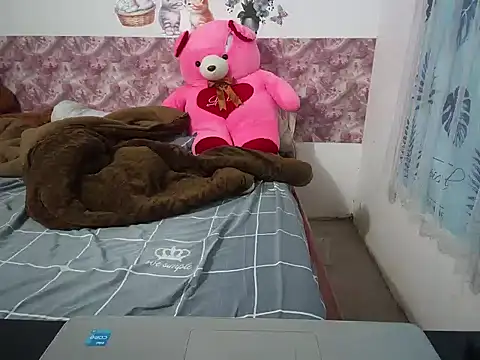 Snapshot of Linda-24 chatting on 11-02-25, 08:06 Linda-24 online show from 11-02-25, 08:06