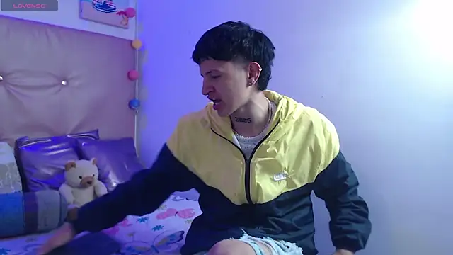 Snapshot of iam_lukas__ chatting on 12-17-25, 03:18 iam lukas online show from 12-17-25, 03:18