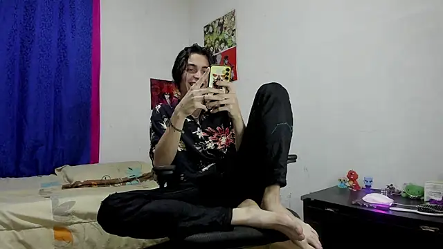 Snapshot of golden_ryyan chatting on 11-30-25, 12:58 golden ryyan online show from 11-30-25, 12:58