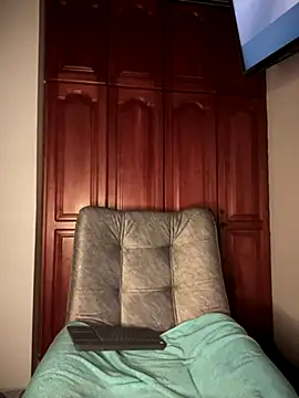 Snapshot of KaditaNavarro chatting on 11-01-25, 01:18 KaditaNavarro online show from 11-01-25, 01:18