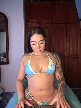 Snapshot of KaditaNavarro chatting on 11-08-25, 04:07 KaditaNavarro online show from 11-08-25, 04:07