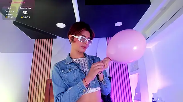 Snapshot of DannysaStar chatting on 09-10-25, 08:20 DannysaStar online show from 09-10-25, 08:20