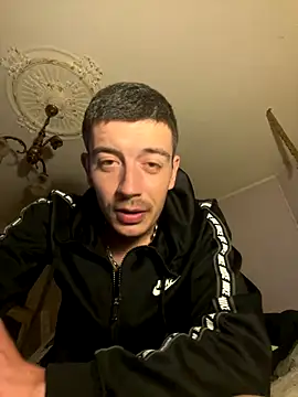 Snapshot of gb7572 chatting on 09-08-25, 07:24 gb7572 online show from 09-08-25, 07:24