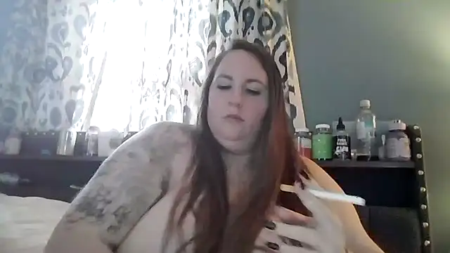 Snapshot of Domimommy420 chatting on 02-15-26, 06:04 Domimommy420 online show from 02-15-26, 06:04