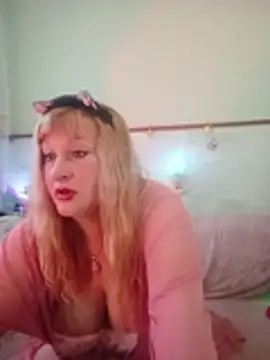 Snapshot of XHelenaX90 chatting on 03-31-26, 01:00 XHelenaX90 online show from 03-31-26, 01:00