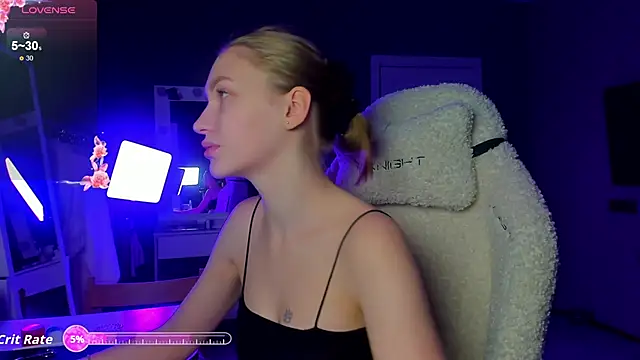 Snapshot of Ammi_bliss chatting on 10-06-25, 03:15 Ammi bliss online show from 10-06-25, 03:15