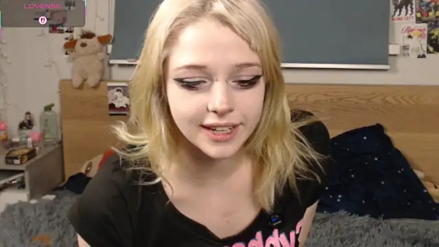 Snapshot of triplebakaaa chatting on 12-04-25, 08:06 triplebakaaa online show from 12-04-25, 08:06