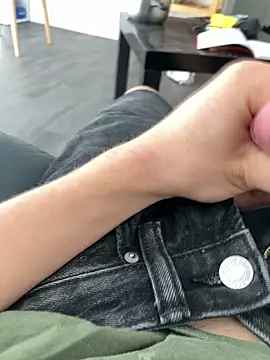 Snapshot of Loulou_2007 chatting on 10-01-25, 08:31 Loulou 2007 online show from 10-01-25, 08:31