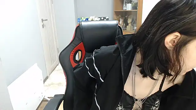 TinaQuiin online show from 11-24-25, 08:58