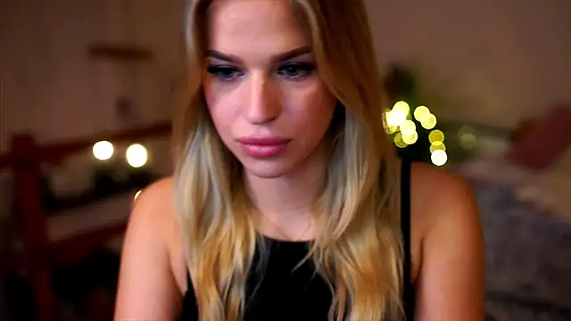 Snapshot of Emilyvanroessel chatting on 09-26-25, 01:15 Emilyvanroessel online show from 09-26-25, 01:15