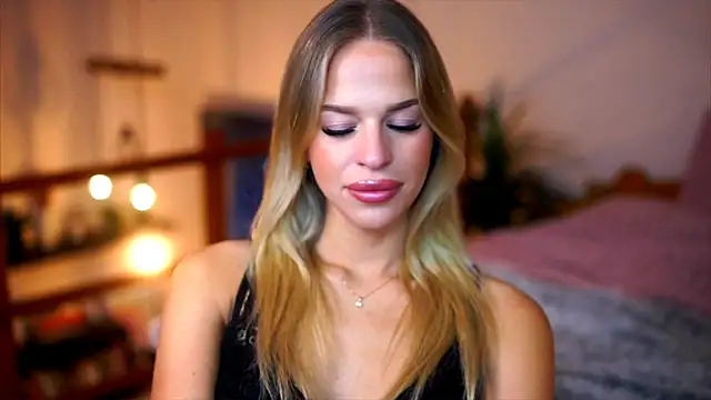 Emilyvanroessel online show from 11-25-25, 03:23