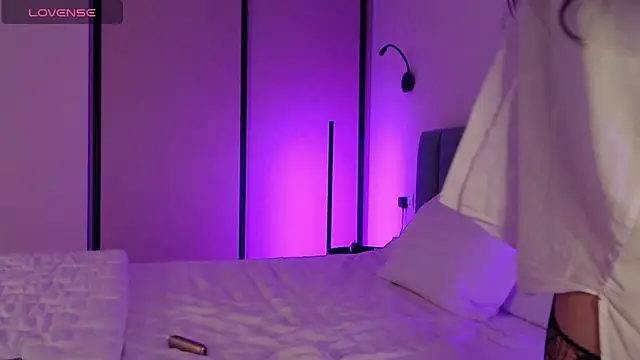 Snapshot of christinafitness chatting on 04-15-26, 07:58 christinafitness online show from 04-15-26, 07:58