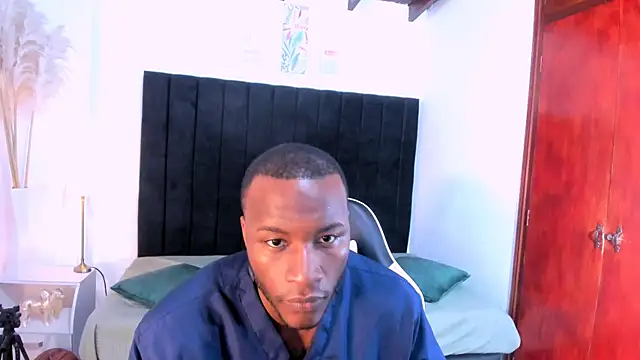 Snapshot of chrstian_lewis1 chatting on 11-30-25, 04:11 chrstian lewis1 online show from 11-30-25, 04:11