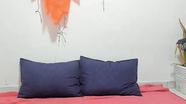  Miaa khalifa  online show from 10-31-25, 12:39