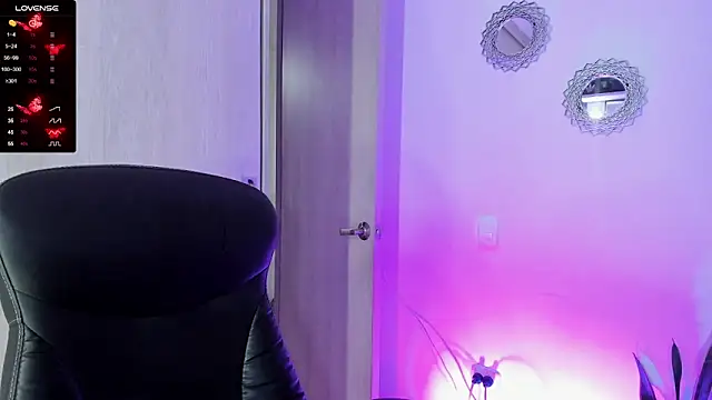 bella thorne3 online show from 11-19-25, 11:05